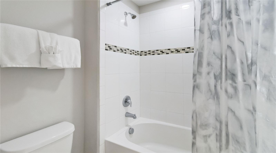 Davenport, Florida 33837, 6 Bedrooms Bedrooms, ,5 Bathroomsbathrooms,Residential,For Sale,Oakview,Mfro6302457