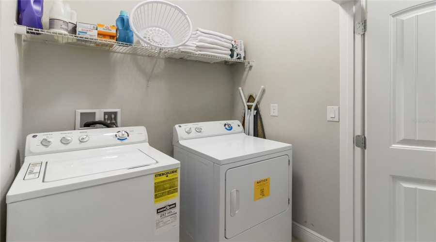 Davenport, Florida 33837, 6 Bedrooms Bedrooms, ,5 Bathroomsbathrooms,Residential,For Sale,Oakview,Mfro6302457