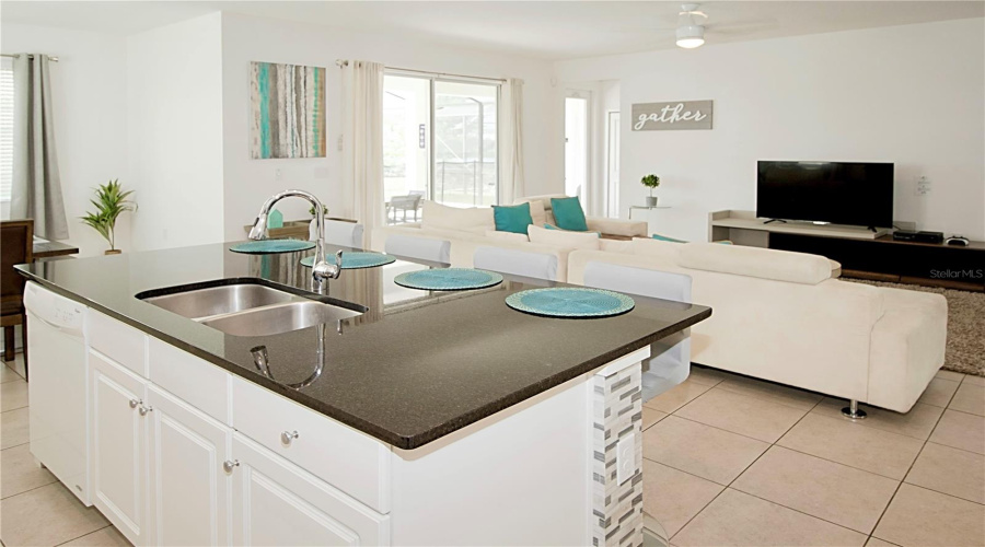 Kissimmee, Florida 34746, 6 Bedrooms Bedrooms, ,5 Bathroomsbathrooms,Residential,For Sale,Monado,Mfra4650635
