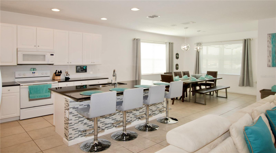 Kissimmee, Florida 34746, 6 Bedrooms Bedrooms, ,5 Bathroomsbathrooms,Residential,For Sale,Monado,Mfra4650635