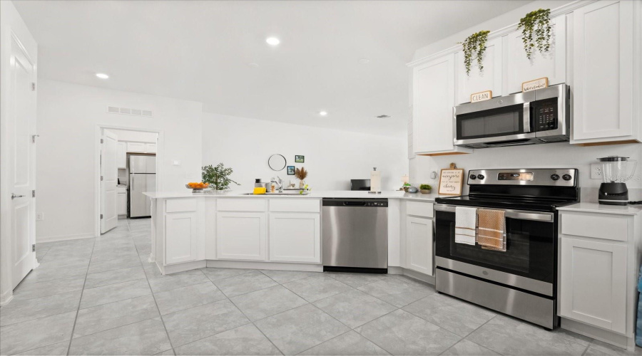Kissimmee, Florida 34746, 3 Bedrooms Bedrooms, ,2 Bathroomsbathrooms,Residential,For Sale,Merrybells Dr,Mfrs5126006