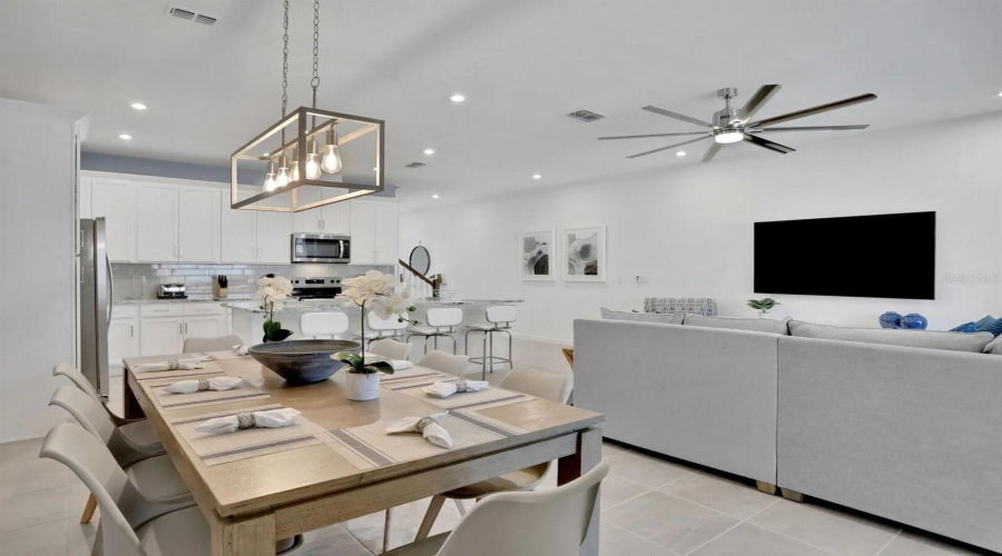 Kissimmee, Florida 34747, 5 Bedrooms Bedrooms, ,4 Bathroomsbathrooms,Residential,For Sale,Zaballina,Mfro6305137