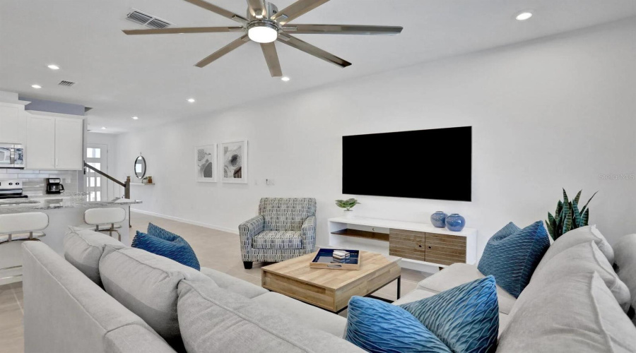 Kissimmee, Florida 34747, 5 Bedrooms Bedrooms, ,4 Bathroomsbathrooms,Residential,For Sale,Zaballina,Mfro6305137