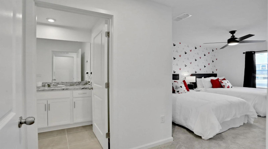 Kissimmee, Florida 34747, 5 Bedrooms Bedrooms, ,4 Bathroomsbathrooms,Residential,For Sale,Zaballina,Mfro6305137