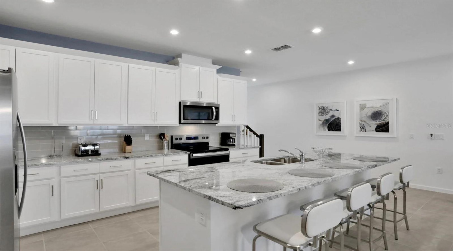Kissimmee, Florida 34747, 5 Bedrooms Bedrooms, ,4 Bathroomsbathrooms,Residential,For Sale,Zaballina,Mfro6305137