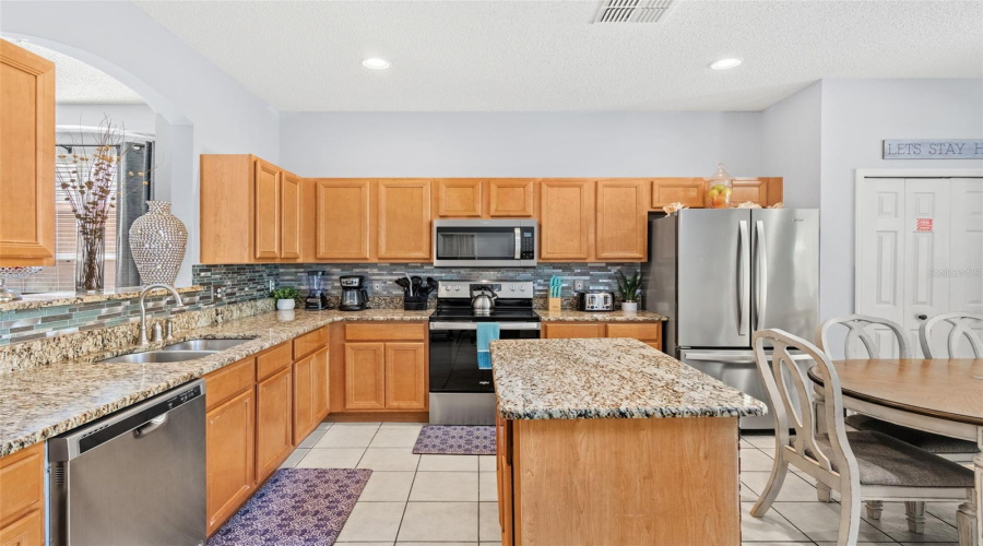 KISSIMMEE, Florida 34747, 7 Bedrooms Bedrooms, ,4 BathroomsBathrooms,Residential,For Sale,LIDO KEY,0,MFRO6302615