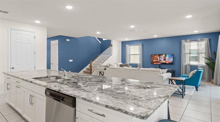KISSIMMEE, Florida 34747, 6 Bedrooms Bedrooms, ,4 BathroomsBathrooms,Residential,For Sale,TROPICAL PALMS,0,MFRO6302103