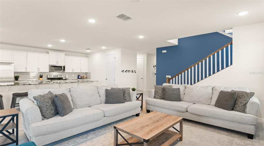 KISSIMMEE, Florida 34747, 6 Bedrooms Bedrooms, ,4 BathroomsBathrooms,Residential,For Sale,TROPICAL PALMS,0,MFRO6302103