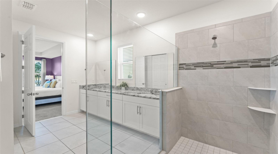 KISSIMMEE, Florida 34747, 6 Bedrooms Bedrooms, ,4 BathroomsBathrooms,Residential,For Sale,TROPICAL PALMS,0,MFRO6302103