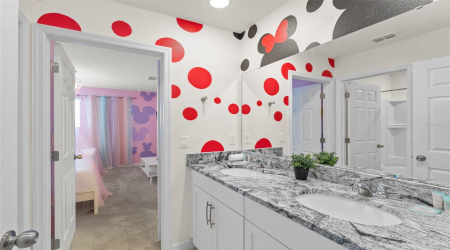 KISSIMMEE, Florida 34747, 6 Bedrooms Bedrooms, ,4 BathroomsBathrooms,Residential,For Sale,TROPICAL PALMS,0,MFRO6302103