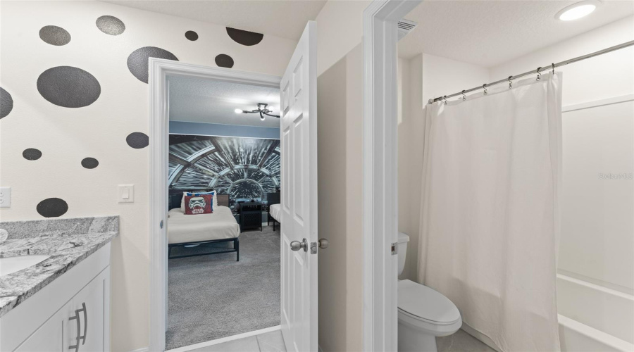 KISSIMMEE, Florida 34747, 6 Bedrooms Bedrooms, ,4 BathroomsBathrooms,Residential,For Sale,TROPICAL PALMS,0,MFRO6302103