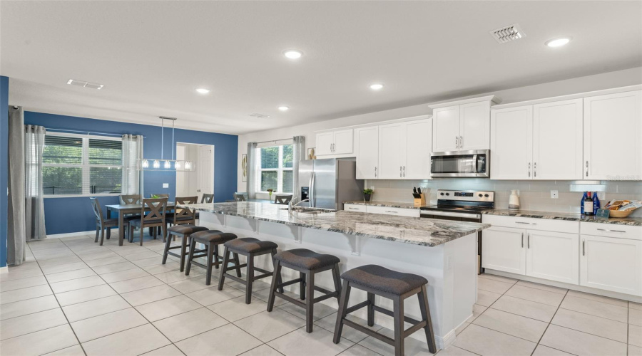 KISSIMMEE, Florida 34747, 6 Bedrooms Bedrooms, ,4 BathroomsBathrooms,Residential,For Sale,TROPICAL PALMS,0,MFRO6302103