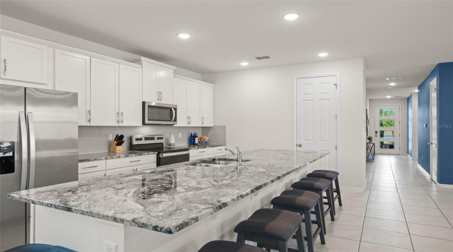 KISSIMMEE, Florida 34747, 6 Bedrooms Bedrooms, ,4 BathroomsBathrooms,Residential,For Sale,TROPICAL PALMS,0,MFRO6302103