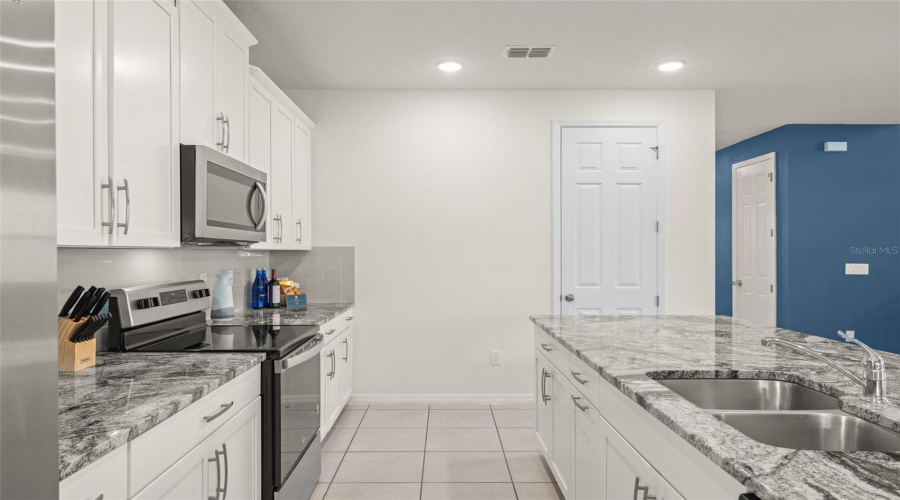KISSIMMEE, Florida 34747, 6 Bedrooms Bedrooms, ,4 BathroomsBathrooms,Residential,For Sale,TROPICAL PALMS,0,MFRO6302103