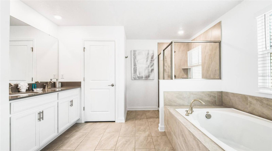 KISSIMMEE, Florida 34746, 6 Bedrooms Bedrooms, ,6 BathroomsBathrooms,Residential,For Sale,SIMILE,0,MFRO6305401