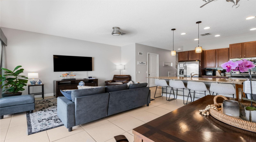 DAVENPORT, Florida 33896, 3 Bedrooms Bedrooms, ,2 BathroomsBathrooms,Residential,For Sale,CAPTIVA,0,MFRO6303081