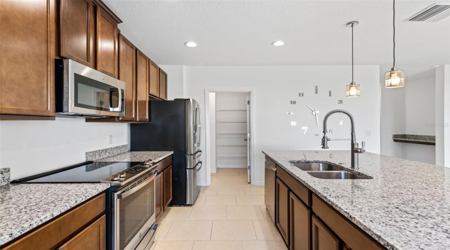 DAVENPORT, Florida 33837, 5 Bedrooms Bedrooms, ,3 BathroomsBathrooms,Residential,For Sale,CAMPO,MFRO6303886