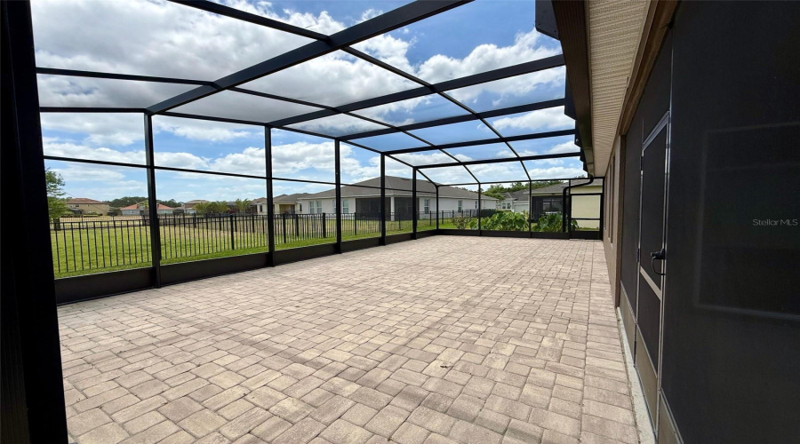 Massive Extended Lanai
