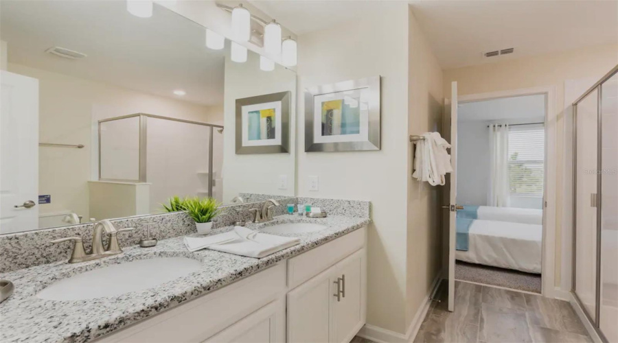 Davenport, Florida 33896, 8 Bedrooms Bedrooms, ,5 Bathroomsbathrooms,Residential,For Sale,Stinger,Mfrs5125541