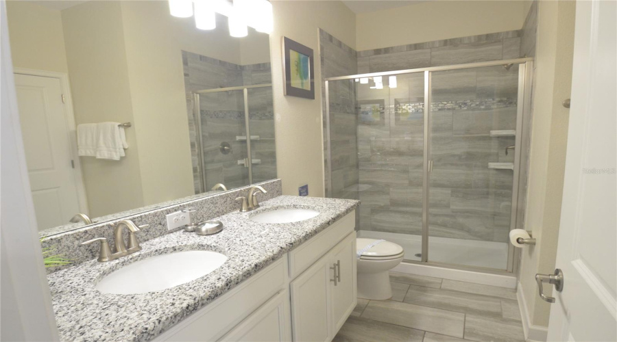 Davenport, Florida 33896, 8 Bedrooms Bedrooms, ,5 Bathroomsbathrooms,Residential,For Sale,Stinger,Mfrs5125541