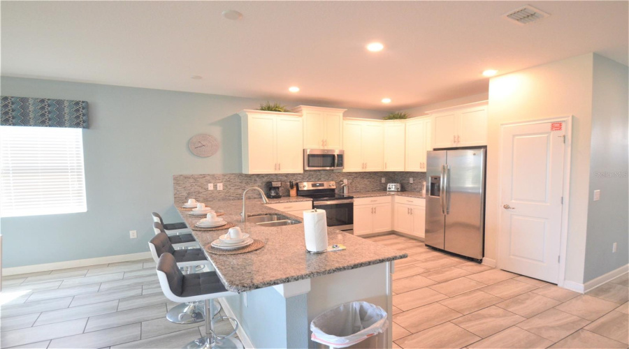 Davenport, Florida 33896, 8 Bedrooms Bedrooms, ,5 Bathroomsbathrooms,Residential,For Sale,Stinger,Mfrs5125541