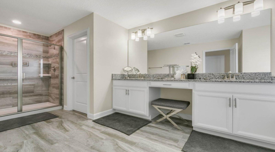 Kissimmee, Florida 34746, 5 Bedrooms Bedrooms, ,5 Bathroomsbathrooms,Residential,For Sale,Kings Castle,Mfro6304817