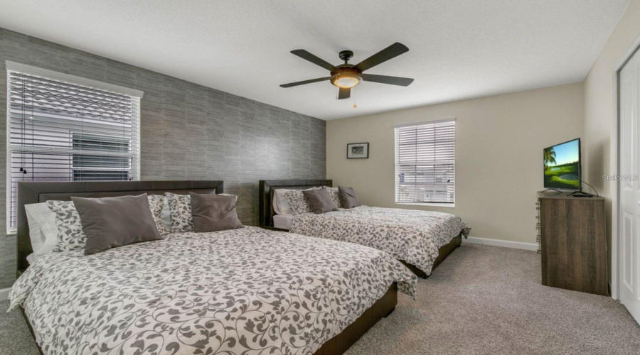 Kissimmee, Florida 34746, 5 Bedrooms Bedrooms, ,5 Bathroomsbathrooms,Residential,For Sale,Kings Castle,Mfro6304817