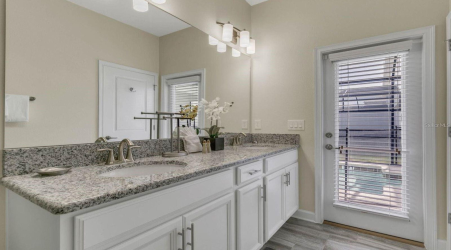 Kissimmee, Florida 34746, 5 Bedrooms Bedrooms, ,5 Bathroomsbathrooms,Residential,For Sale,Kings Castle,Mfro6304817