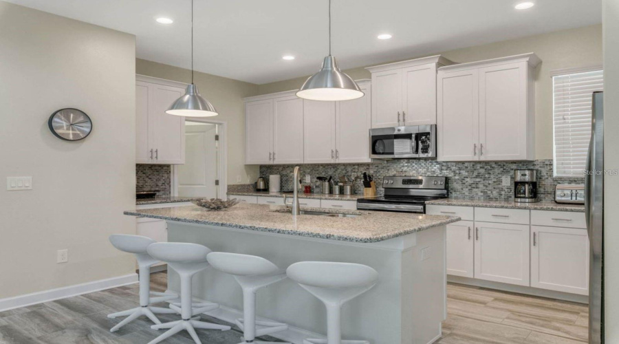 Kissimmee, Florida 34746, 5 Bedrooms Bedrooms, ,5 Bathroomsbathrooms,Residential,For Sale,Kings Castle,Mfro6304817