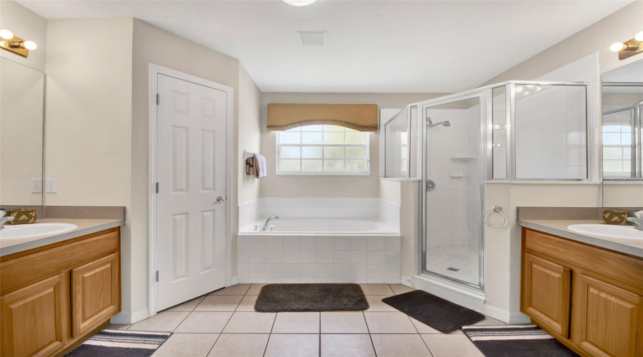 Kissimmee, Florida 34746, 5 Bedrooms Bedrooms, ,4 Bathroomsbathrooms,Residential,For Sale,Cumbrian Lakes,Mfrs5125941