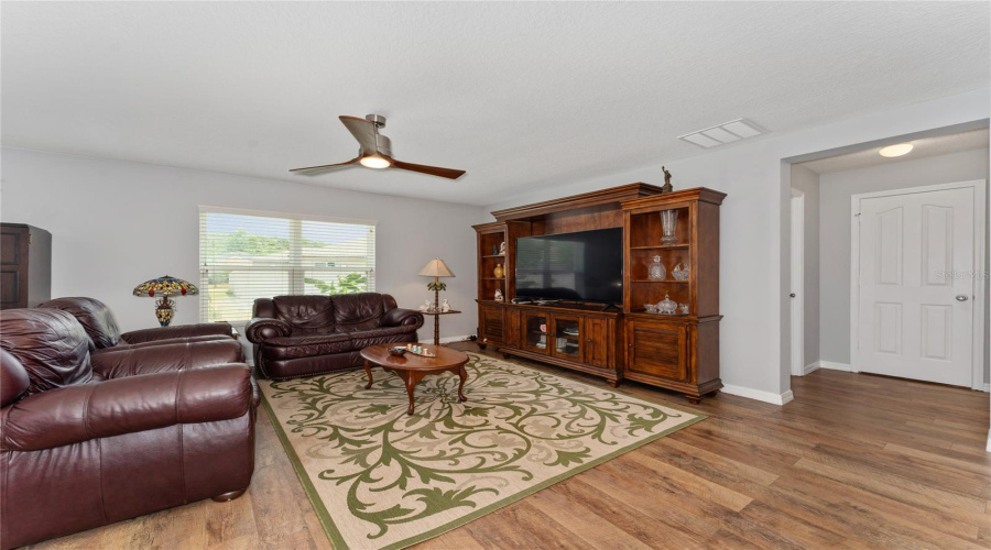 Kissimmee, Florida 34746, 4 Bedrooms Bedrooms, ,2 Bathroomsbathrooms,Residential,For Sale,Angler,Mfrs5126042