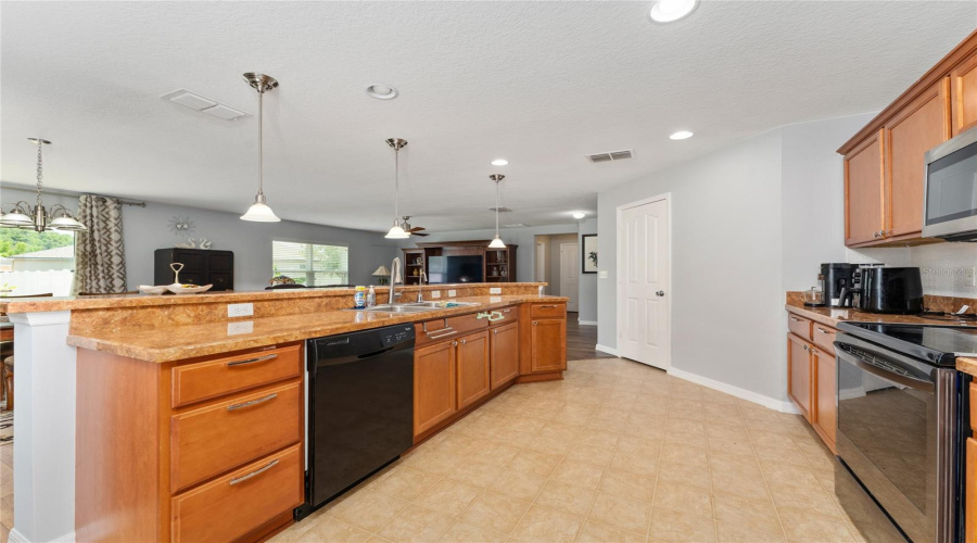 Kissimmee, Florida 34746, 4 Bedrooms Bedrooms, ,2 Bathroomsbathrooms,Residential,For Sale,Angler,Mfrs5126042