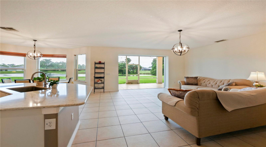 Kissimmee, Florida 34746, 4 Bedrooms Bedrooms, ,3 Bathroomsbathrooms,Residential,For Sale,The Oaks,Mfrs5126074