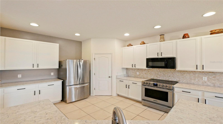 Kissimmee, Florida 34746, 4 Bedrooms Bedrooms, ,3 Bathroomsbathrooms,Residential,For Sale,The Oaks,Mfrs5126074