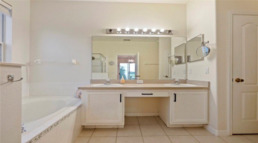 Kissimmee, Florida 34746, 4 Bedrooms Bedrooms, ,3 Bathroomsbathrooms,Residential,For Sale,The Oaks,Mfrs5126074