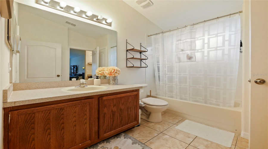 Kissimmee, Florida 34746, 4 Bedrooms Bedrooms, ,3 Bathroomsbathrooms,Residential,For Sale,The Oaks,Mfrs5126074