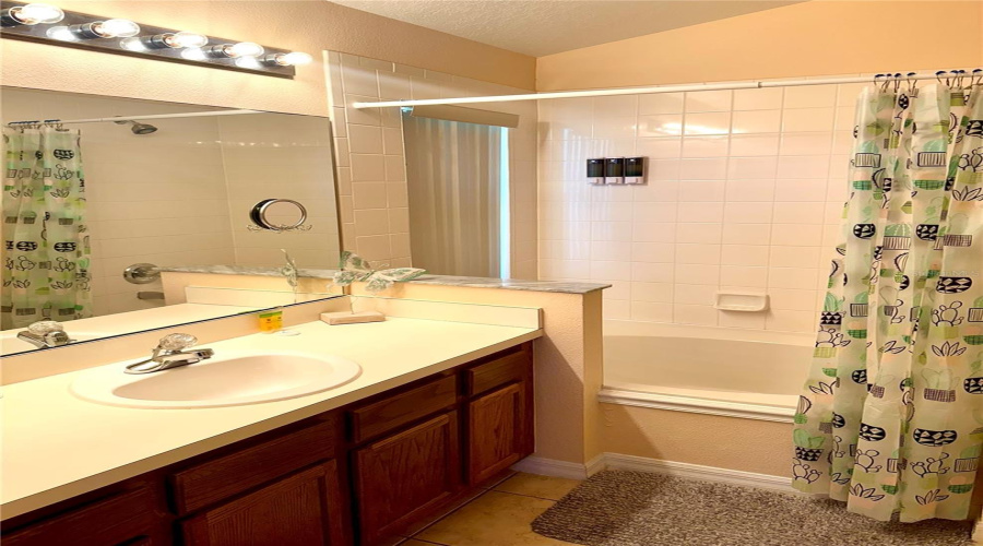 Davenport, Florida 33896, 4 Bedrooms Bedrooms, ,3 Bathroomsbathrooms,Residential,For Sale,Saddle Ridge,Mfrs5126062