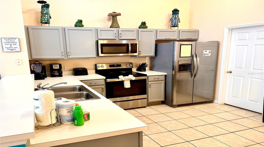 Davenport, Florida 33896, 4 Bedrooms Bedrooms, ,3 Bathroomsbathrooms,Residential,For Sale,Saddle Ridge,Mfrs5126062