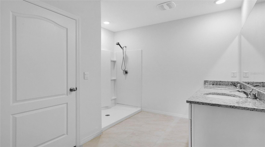 Davenport, Florida 33837, 3 Bedrooms Bedrooms, ,2 Bathroomsbathrooms,Residential,For Sale,Sugarwood,Mfro6305588