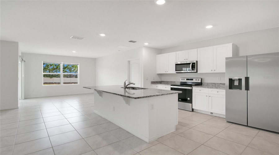 Davenport, Florida 33837, 3 Bedrooms Bedrooms, ,2 Bathroomsbathrooms,Residential,For Sale,Sugarwood,Mfro6305588