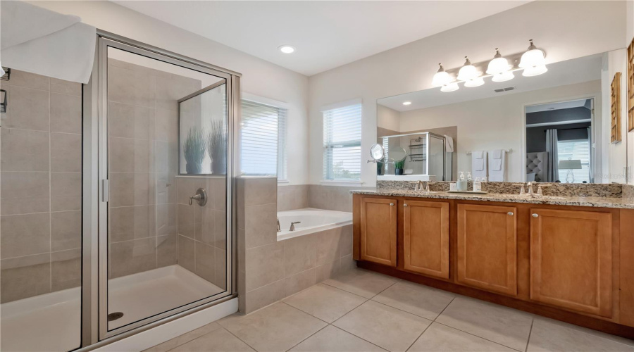 Kissimmee, Florida 34747, 5 Bedrooms Bedrooms, ,4 Bathroomsbathrooms,Residential,For Sale,Marker,Mfro6305490