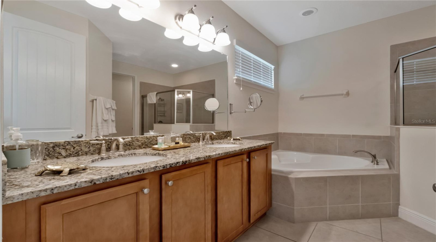 Kissimmee, Florida 34747, 5 Bedrooms Bedrooms, ,4 Bathroomsbathrooms,Residential,For Sale,Marker,Mfro6305490