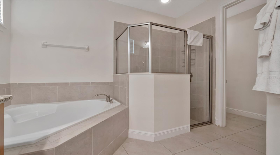 Kissimmee, Florida 34747, 5 Bedrooms Bedrooms, ,4 Bathroomsbathrooms,Residential,For Sale,Marker,Mfro6305490