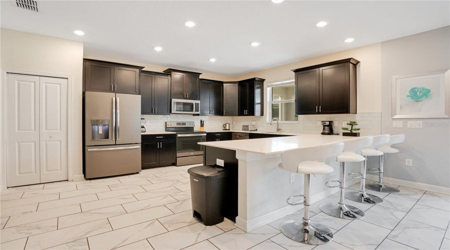 Davenport, Florida 33896, 6 Bedrooms Bedrooms, ,6 Bathroomsbathrooms,Residential,For Sale,Stinger,Mfro6305572