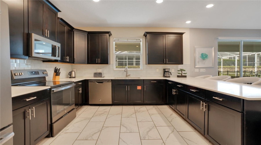 Davenport, Florida 33896, 6 Bedrooms Bedrooms, ,6 Bathroomsbathrooms,Residential,For Sale,Stinger,Mfro6305572