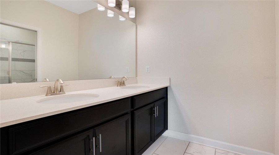 Davenport, Florida 33896, 6 Bedrooms Bedrooms, ,6 Bathroomsbathrooms,Residential,For Sale,Stinger,Mfro6305572