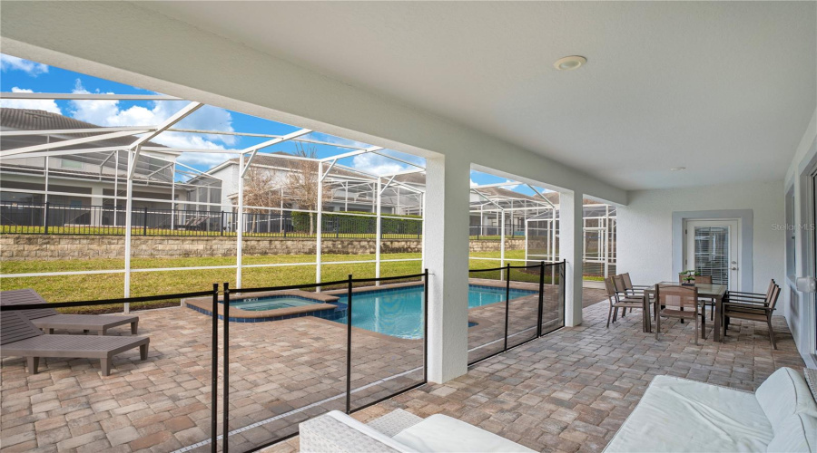 Davenport, Florida 33896, 6 Bedrooms Bedrooms, ,6 Bathroomsbathrooms,Residential,For Sale,Stinger,Mfro6305572