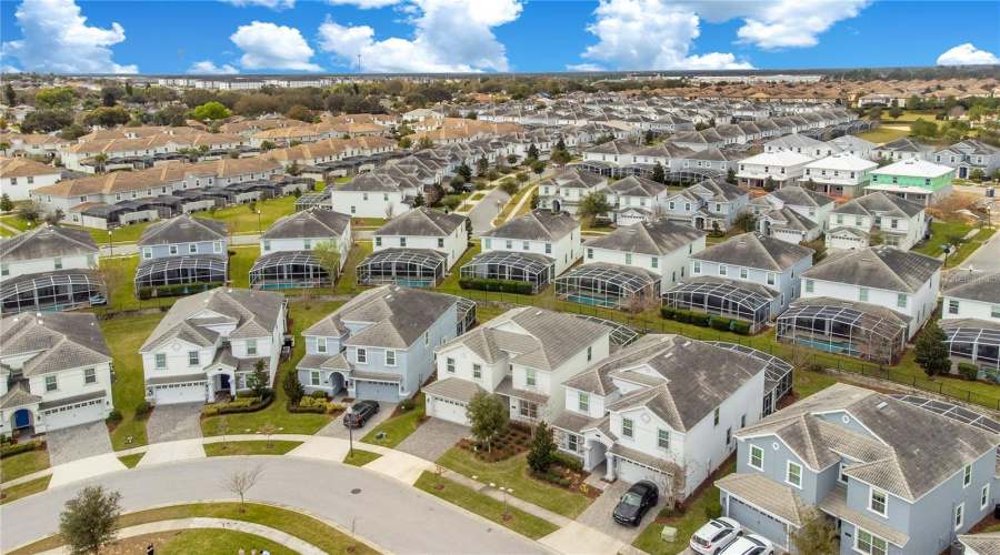 Davenport, Florida 33896, 6 Bedrooms Bedrooms, ,6 Bathroomsbathrooms,Residential,For Sale,Stinger,Mfro6305572