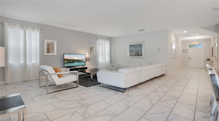Davenport, Florida 33896, 6 Bedrooms Bedrooms, ,6 Bathroomsbathrooms,Residential,For Sale,Stinger,Mfro6305572