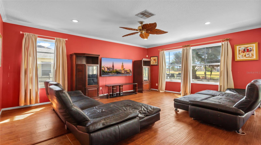 Kissimmee, Florida 34746, 4 Bedrooms Bedrooms, ,3 Bathroomsbathrooms,Residential,For Sale,Pitch,Mfrs5125512